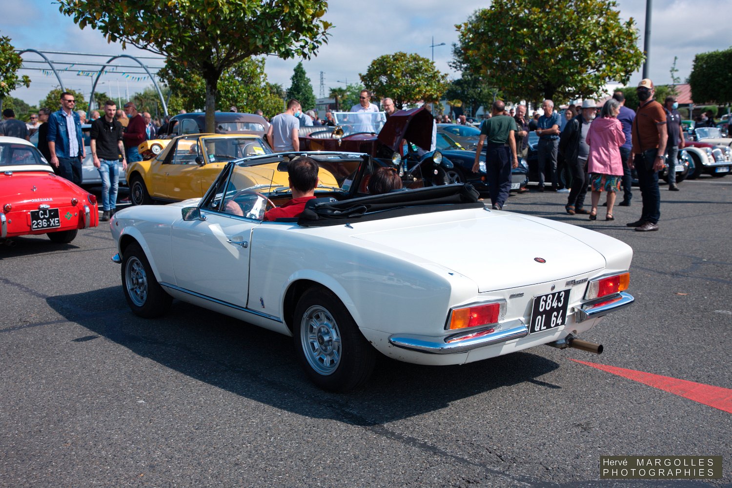 Fiat 124 Spider-02.jpg